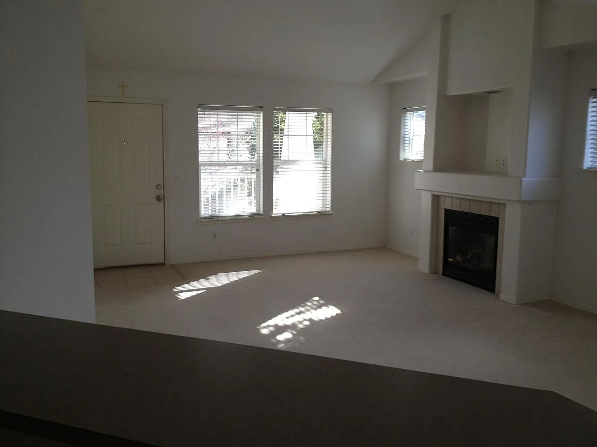 2 bed, 1100 sqft, $1,950 — Photo 2