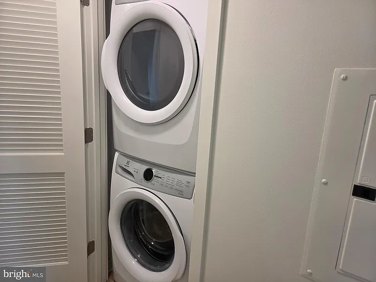 102 Hanover St #204 — Photo 8