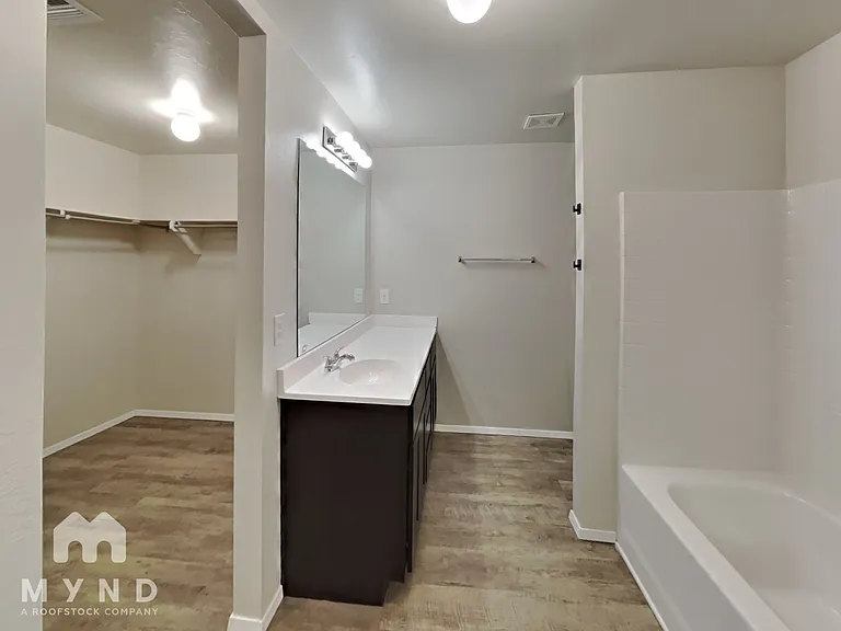 2923 Russell Rd — Photo 11