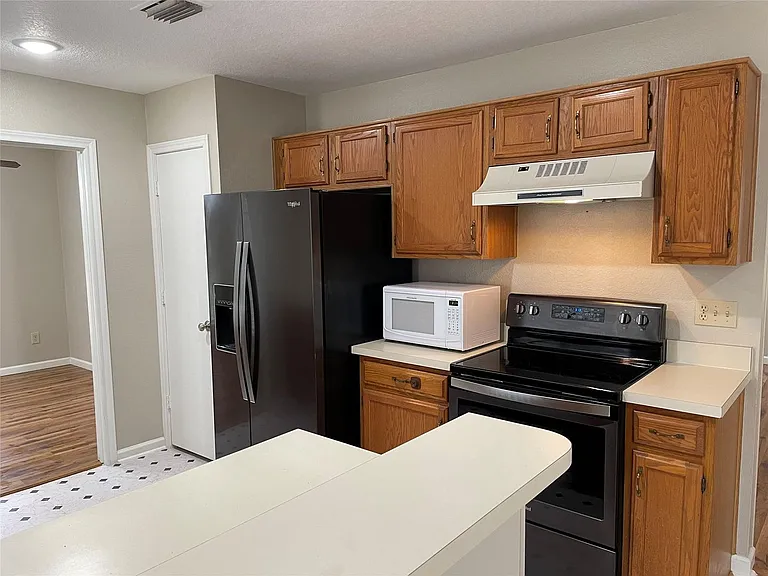 1402 Sheppard Ln — Photo 12