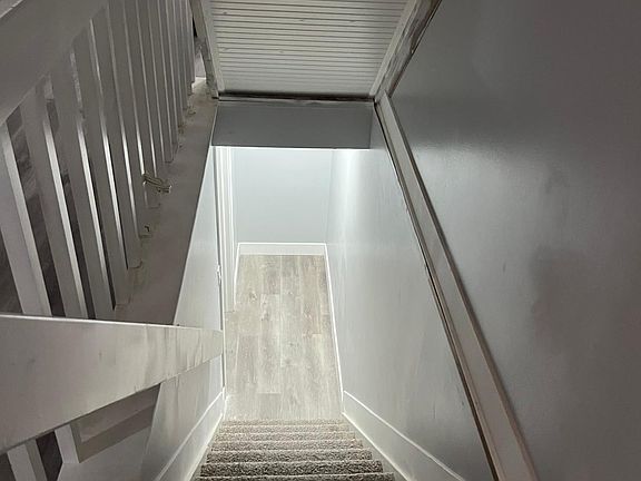 3rd image of 931 Upholland Ln