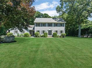 15 Pardons Wood Ln, East Greenwich, RI 02818
