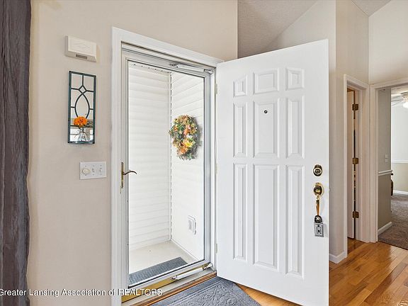 5th image of 1132 W Maide Marians Ct