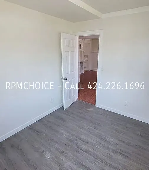 1635 Pine Ave — Photo 10