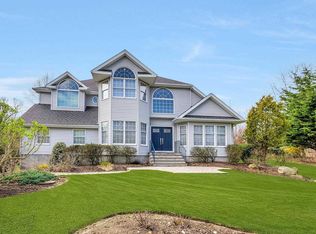 10 Sunken Valley Dr, Mount Sinai, NY 11766