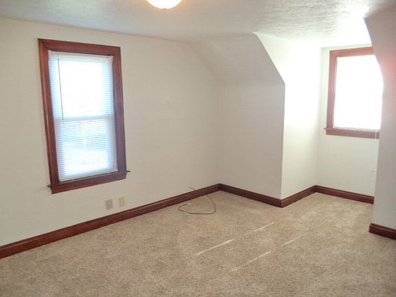 4th image of 306 Fairlawn Ave