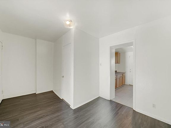 5th image of 1133 Clover Ln