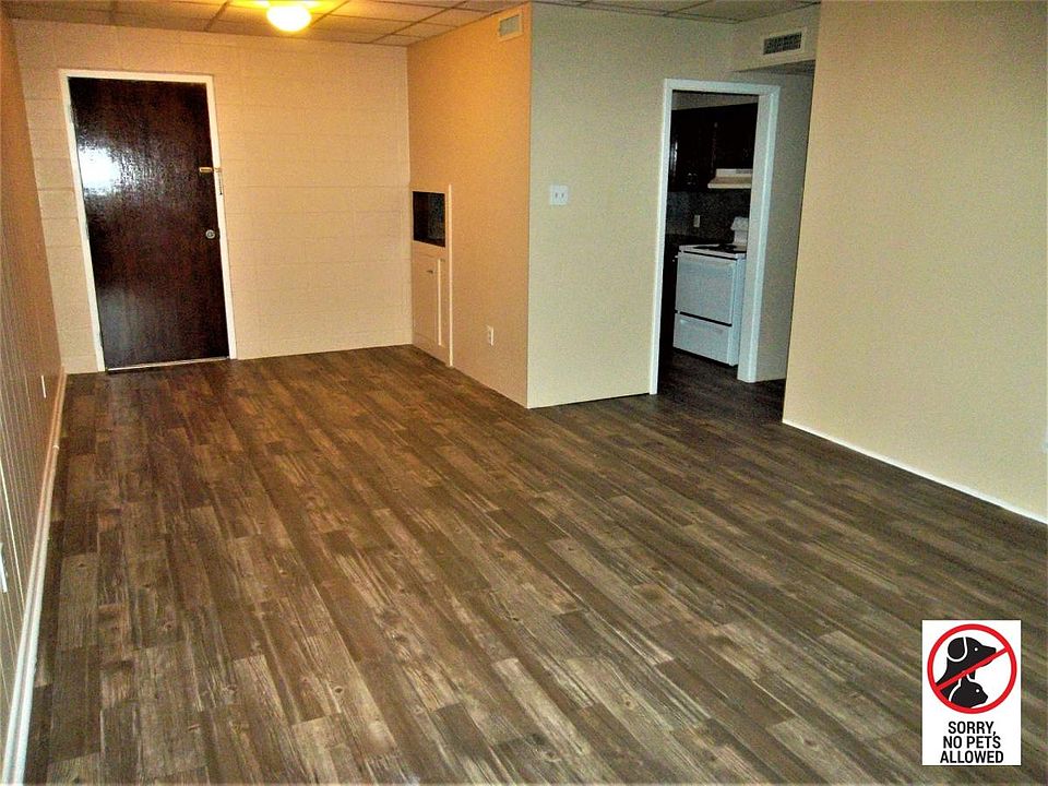 living / dining area