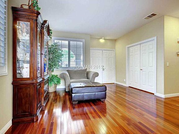 5th image of 608 Clement Ct