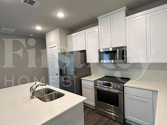 4th image of 313 N Centro Cir