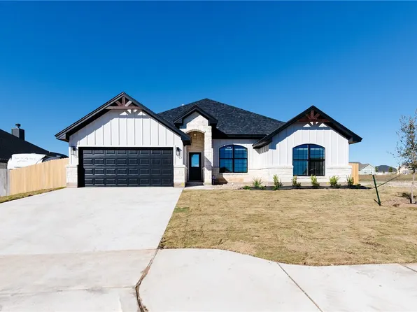 813 Sunnys Halo Dr, Hewitt, TX 76643