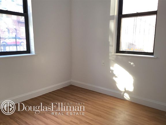 3rd image of 4725 48th St #1C