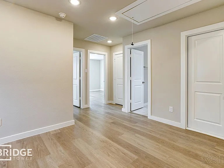 4140 Tobin Dr — Photo 11