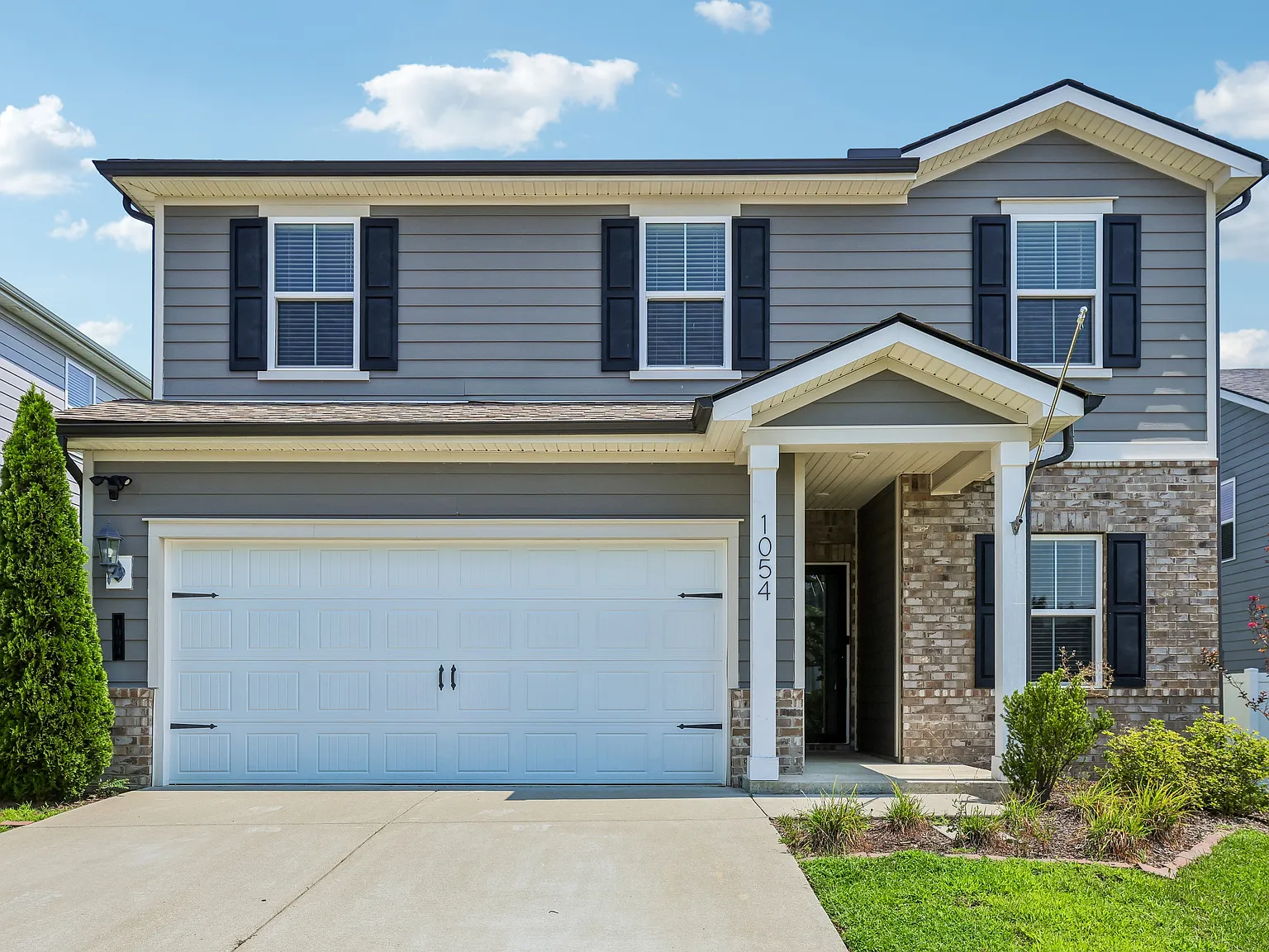 4 bed, 2.5 bath, 2236 sqft, $2,500 — Photo 1