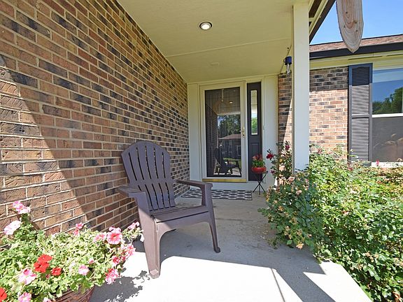 2nd image of 2141 Trailridge Dr