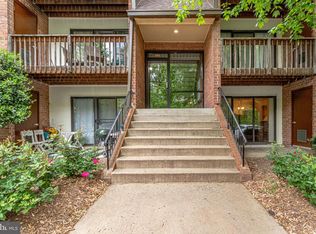 10720 West Dr APT 204, Fairfax, VA 22030