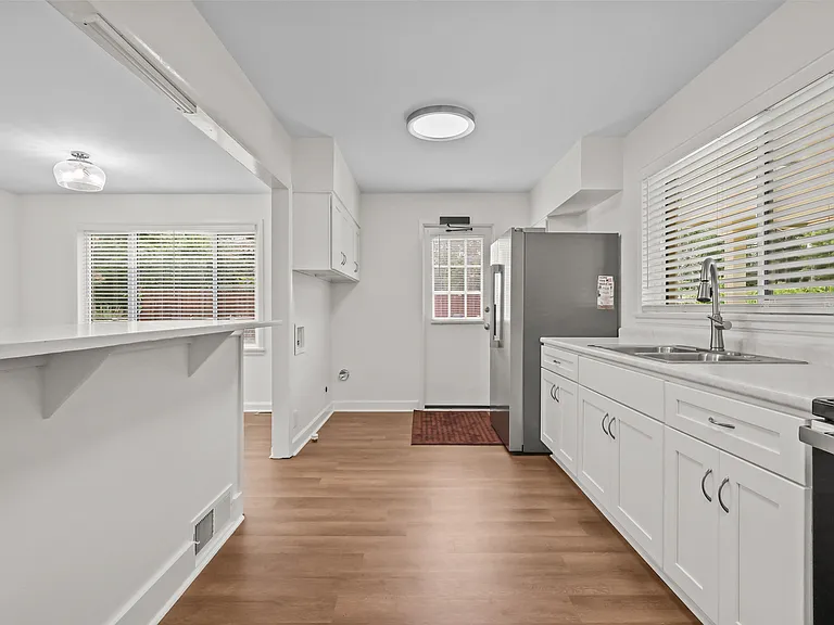 557 Kell Rd — Photo 10