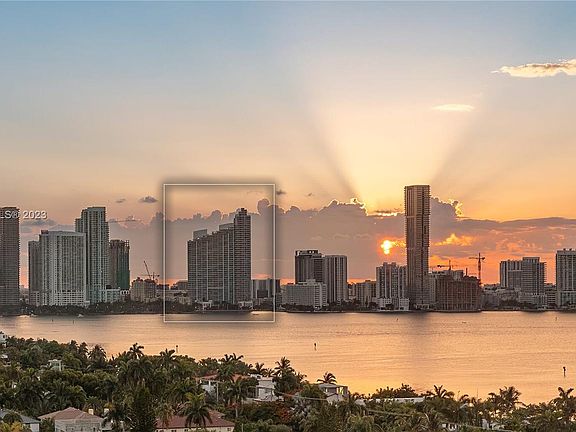 5th image of 2020 N Bayshore Dr APT 3906