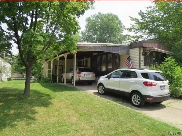52 S Whispering Ln, Hamburg, NY 14075