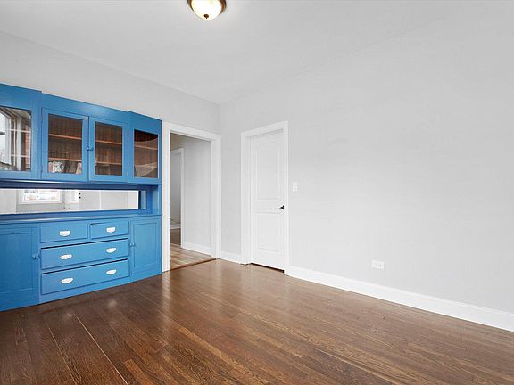 4th image of 957 N Central Park Ave