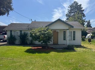 1553 NW Calkins Ave, Roseburg, OR 97471