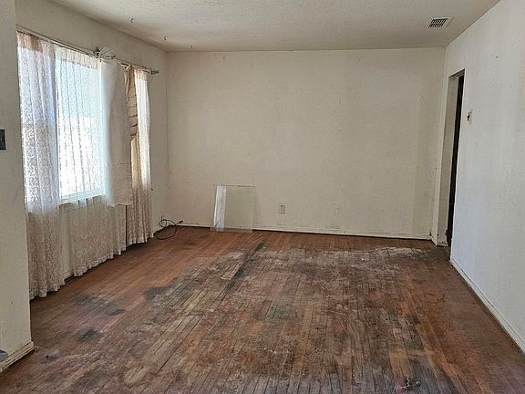 2nd image of 1523 S Avenue F