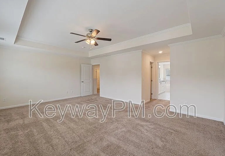 585 Hampton Dr — Photo 17