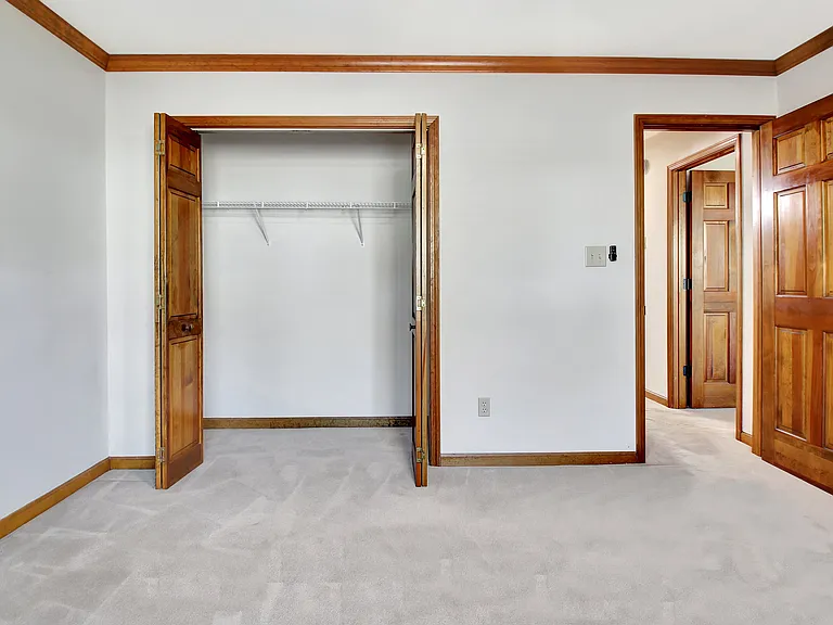 401 Tenterden Curv — Photo 32