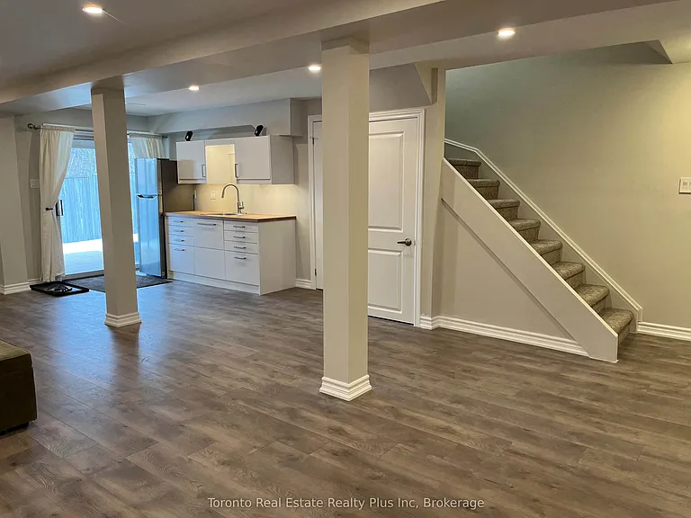 21 Nicholson Dr — Photo 3