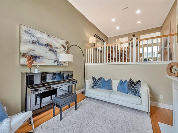 3rd image of 928 Camille Ln