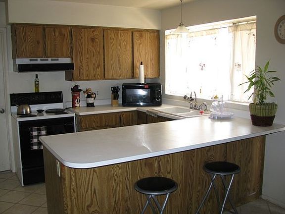 3rd image of 808 N 67th Dr