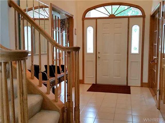 3rd image of 5564 Woodbine Ct