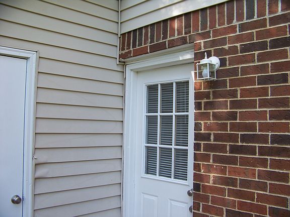 3rd image of 1040 Regents Park Cir