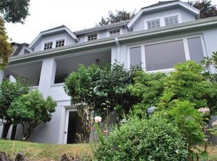 2758 SW Summit Dr, Portland, OR 97201