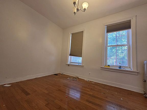 3rd image of 489 Montgomery St APT 2R