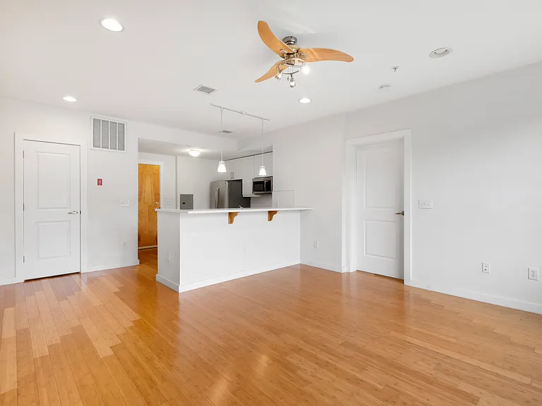 1325 Adams St #402 — Photo 15