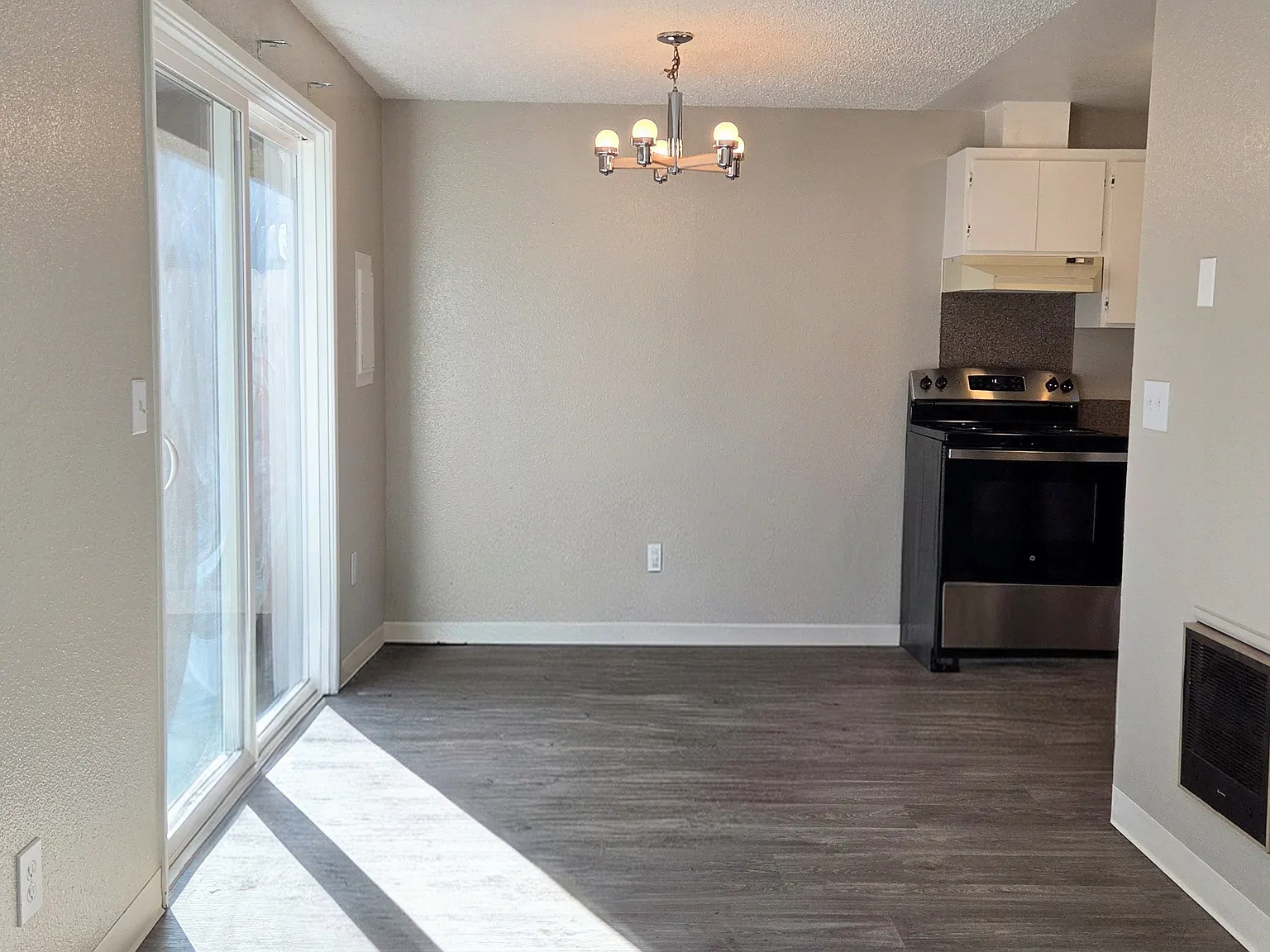 1 bed, 644 sqft, $1,300 — Photo 2