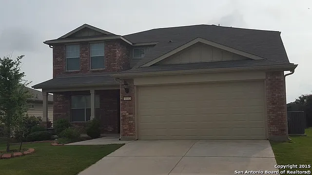 4 bedroom 2 1/2 bath with master downstairs — Photo 1