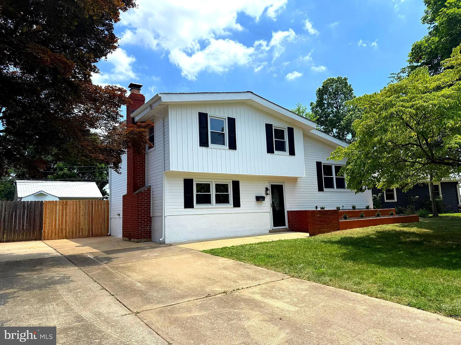 1100 Dorchester Dr photo 1