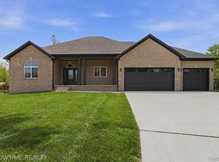68125 Lake Angela Dr, Richmond, MI 48062