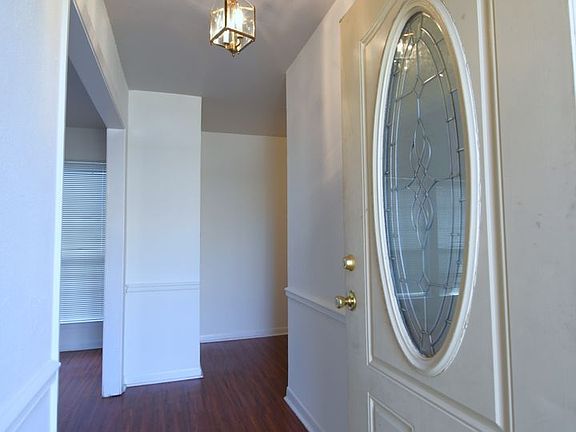 3rd image of 6016 Plantation Dr