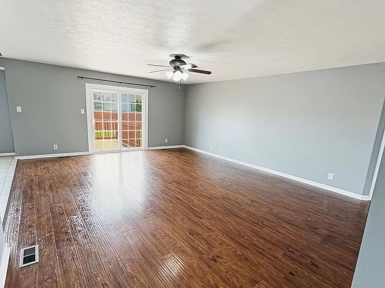 1569 Apache Way — Photo 2
