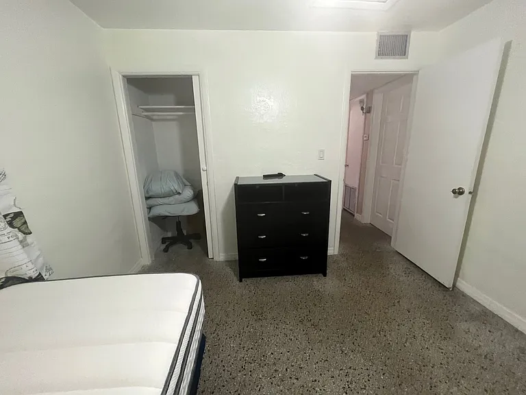 106 Harvard Rd — Photo 4