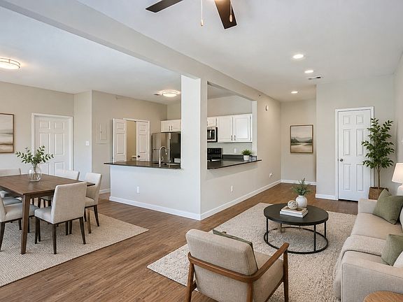 4th image of 6303 Shady Oaks Manor Dr #836