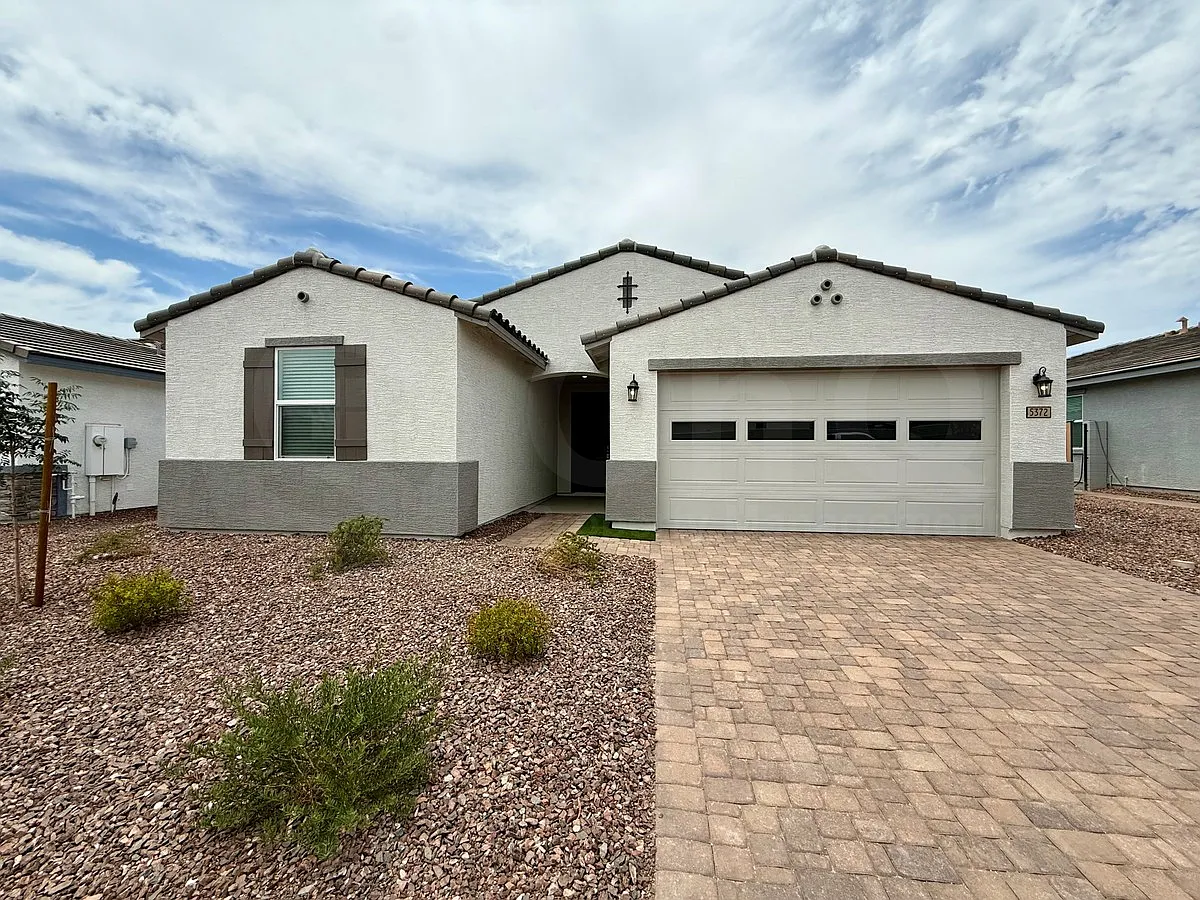 4 bed, 3.0 bath, 2351 sqft, $2,095 — Photo 3