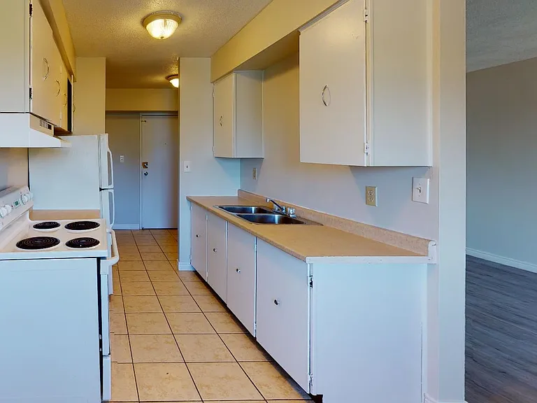 7285 Tranby Ave — Photo 7