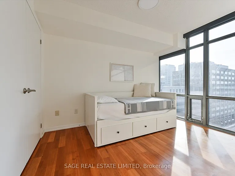 38 Grenville St #902 — Photo 15