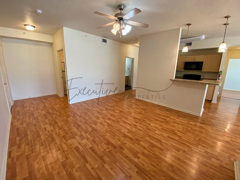 311 E Hale St — Photo 3