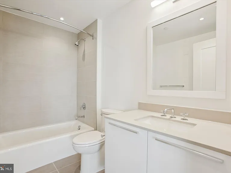 1201 N Royal St #205 — Photo 16