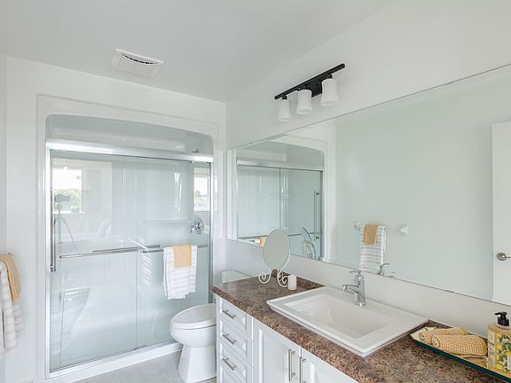 5th image of 475 Barnet Blvd #B309